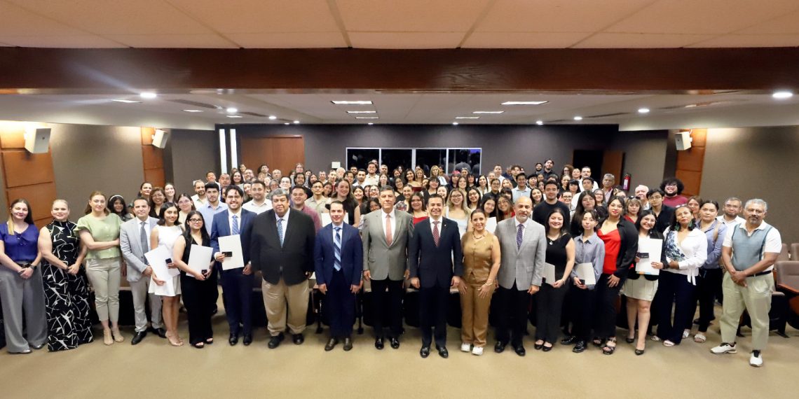 “90 reconocidos por la excelencia”: celebra UACJ logro nacional de sus estudiantes