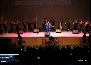 Serenata entre voces, guitarras y memoria