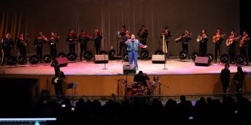 Serenata entre voces, guitarras y memoria
