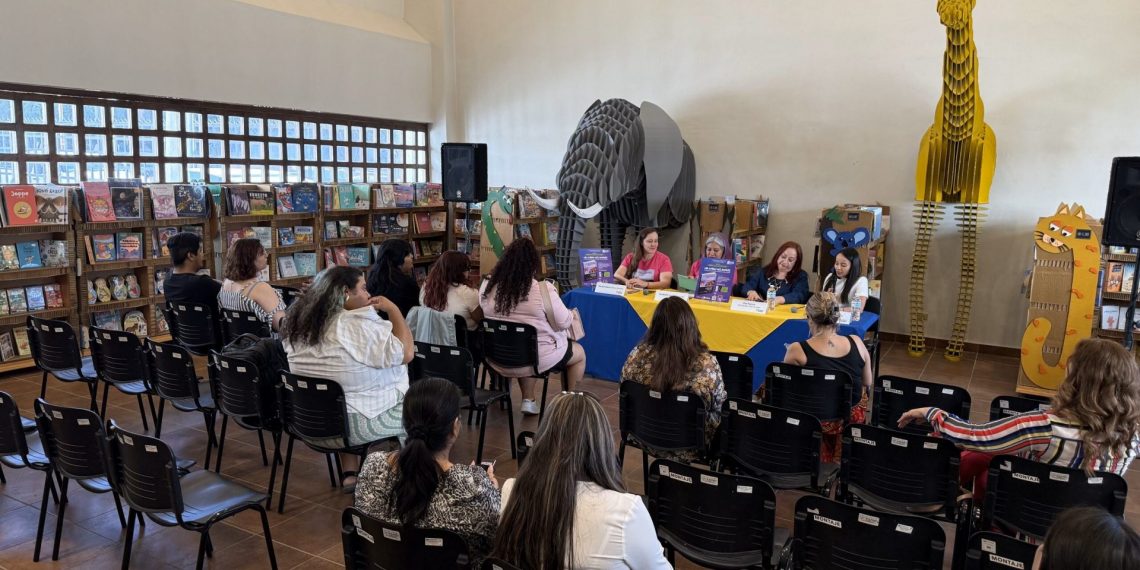 Redes de acompañamiento y resistencia llegan a la UACJ con la presentación de Me cuidan mis amigas