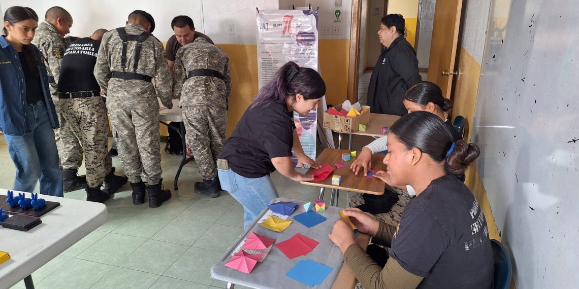 Llevan la Feria Matemática UACJ al Instituto Militarizado