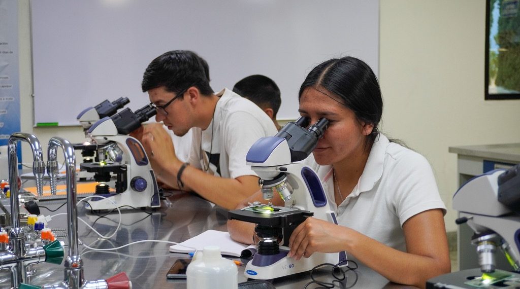 Profesionales del campo aportan a la formación de las nuevas generaciones