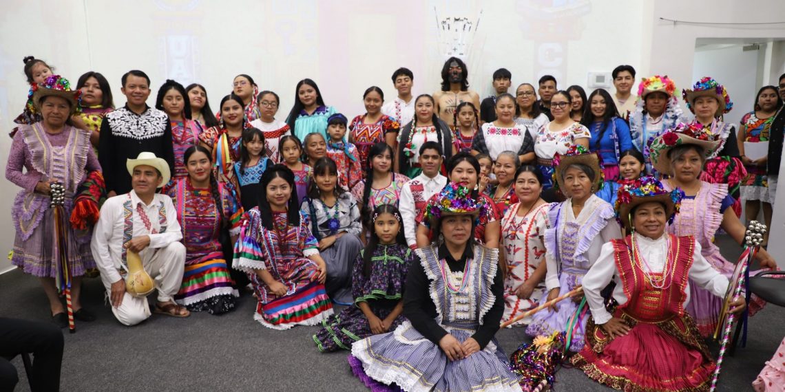 Frontera Viva Fest enaltece la vestimenta tradicional indígena