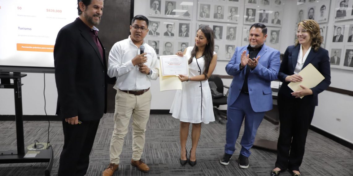 Recibe programa de Contaduría y Turismo donativo de licencias para el uso de softwares especializados 
