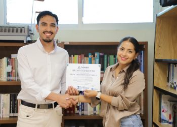 Egresado UACJ recibe licencia anual para el uso de CONTPAQi