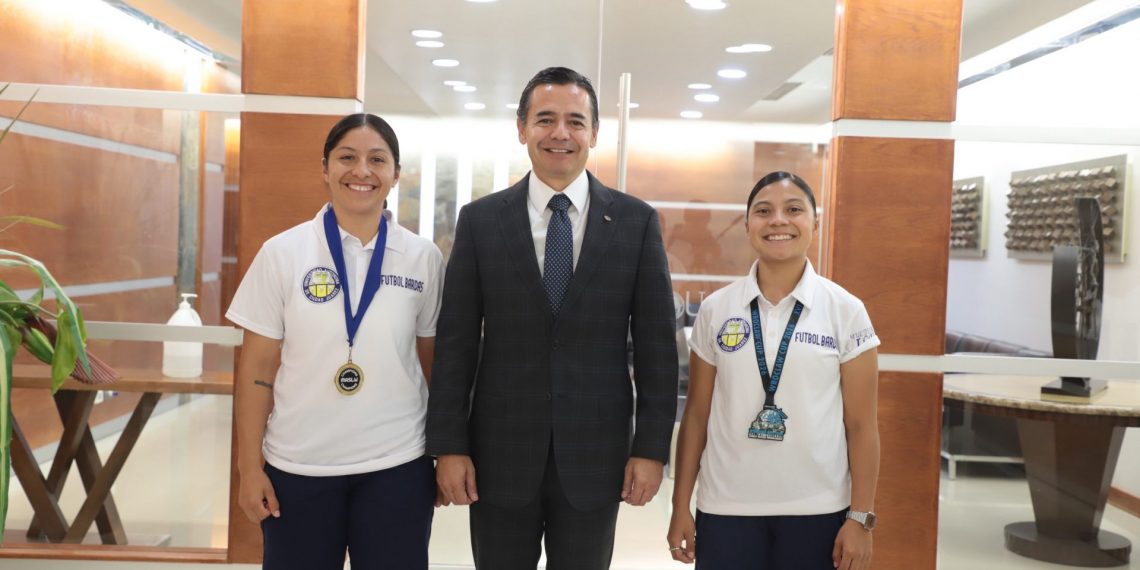 Dos campeonas mundiales que llevan el nombre de la UACJ a lo más alto