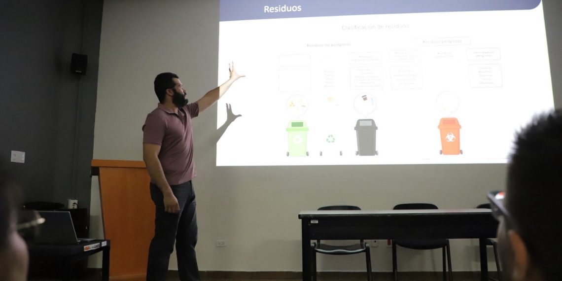 Refuerza UACJ cultura de prevención con manejo seguro de RPBI en el ICB