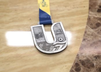 Presentan medalla conmemorativa de la Carrera de Aniversario UACJ