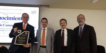45 años de cátedra y toda una vida entre amigos