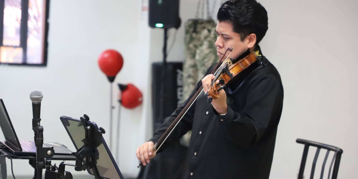 La música del mundo encontró un escenario en el Centro Comunitario de la UACJ