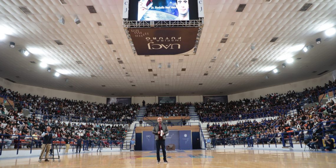 Inspira primer astronauta mexicano a nuevas generaciones en la UACJ