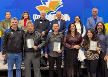 Recibe docente mención honorífica en el Premio de Poesía Alma Rosa Estrada 2026