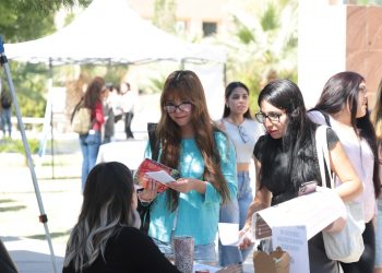  Acercan opciones de servicio social a estudiantes del ICSA